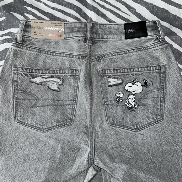 Peanuts American Eagle Mom Jeans - Picture 3 of 7